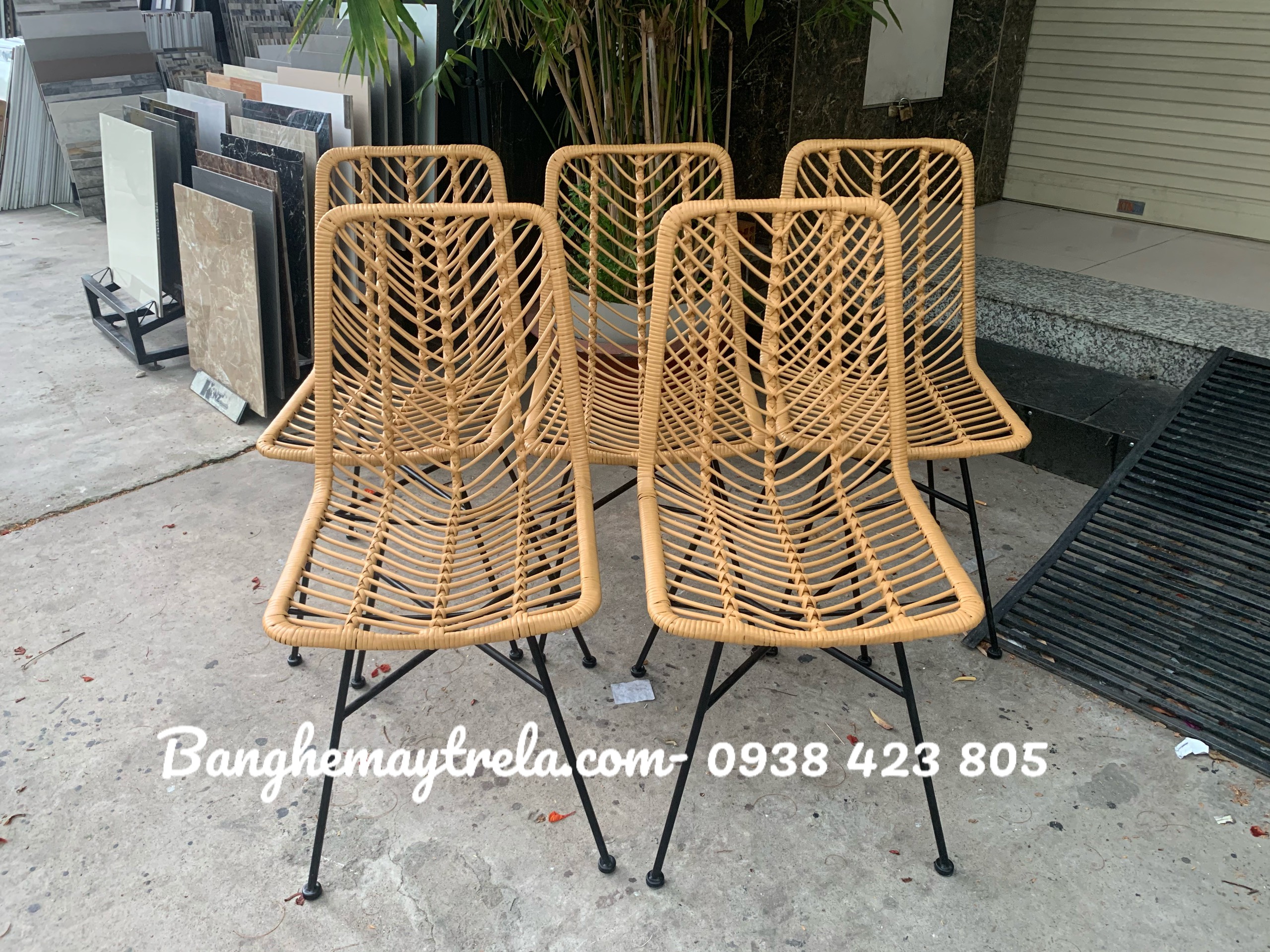 Ghế chân sắt cafe đan mây nhựa